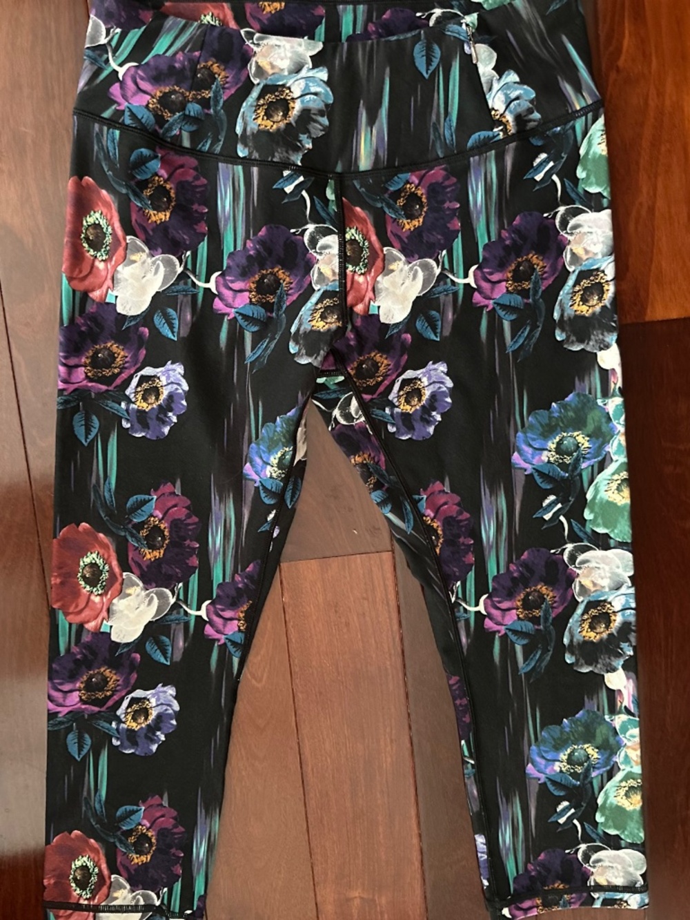 CALIA by Carrie Underwood Black Purple Cropped Leggings Size M EUC